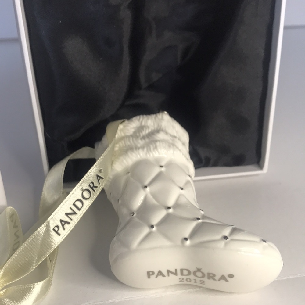 Collectable Pandora porcelain Christmas ornament in box - Picture 5 of 5